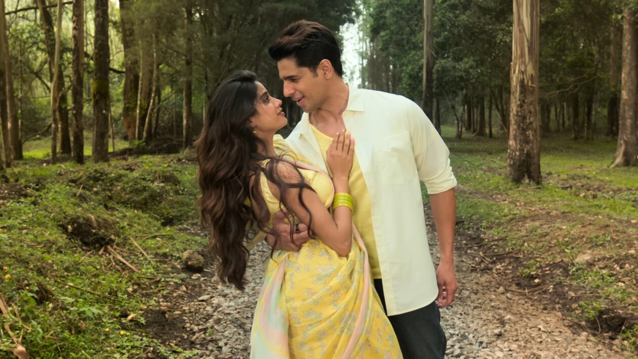 Sidharth & Janhvi's New Movie Param Sundari Teaser Review