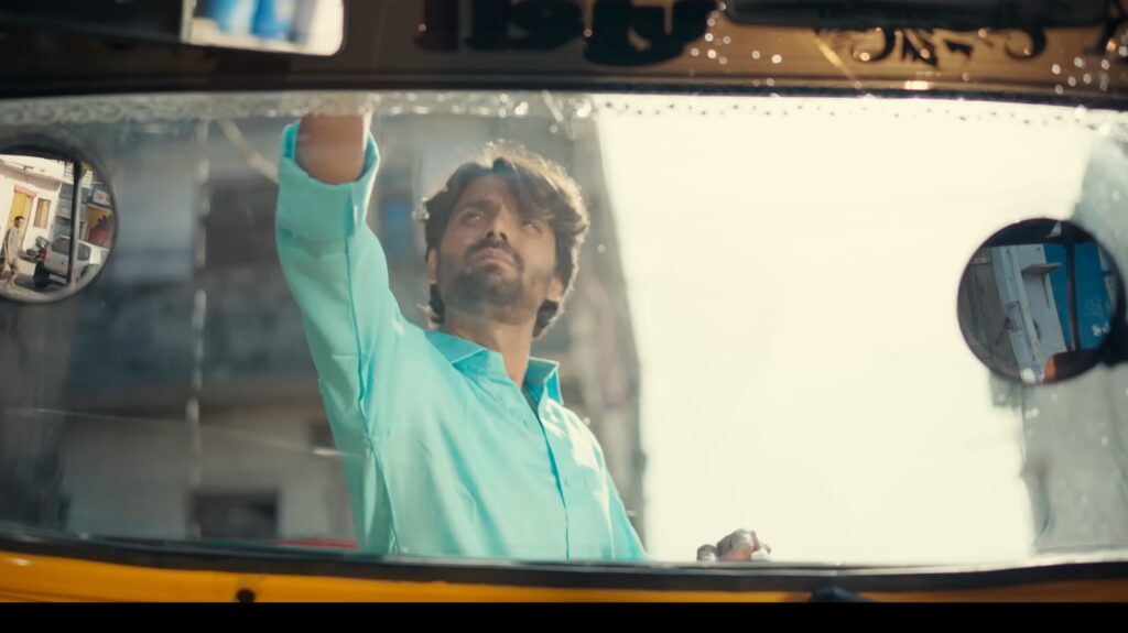 Main character Laalo driving an auto rickshaw in the movie